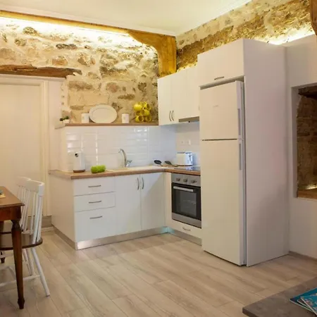 Polyxenis Cozy Maisonette - Water Tank Holiday home *